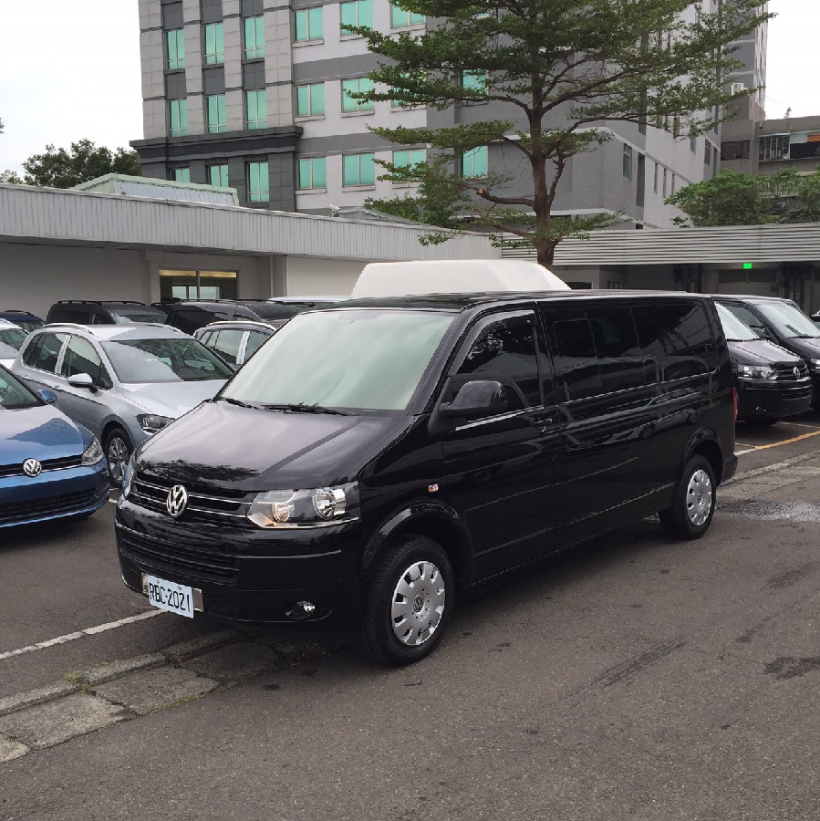 VW T5 九人座側邊